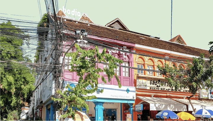 Des bâtiments colorés dans le centre ville de Siem Reap